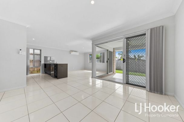 Low Maintenance, stylish living in the heart of Yarrabilba! - Photo 1