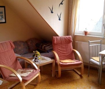 Kleine möblierte Dachgeschoßwohnung - Foto 1