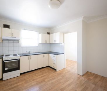 Tidy 2 Bedroom Unit - Photo 3