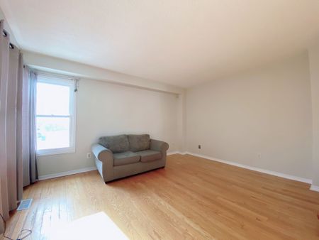 For Lease - 195 Enchanted Hills Crescent, Toronto, Ontario - Photo 2