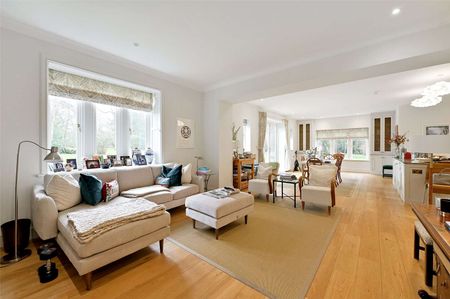 Situated on an historic private country estate this is a high-specification family home with private parking and gardens. - Photo 3