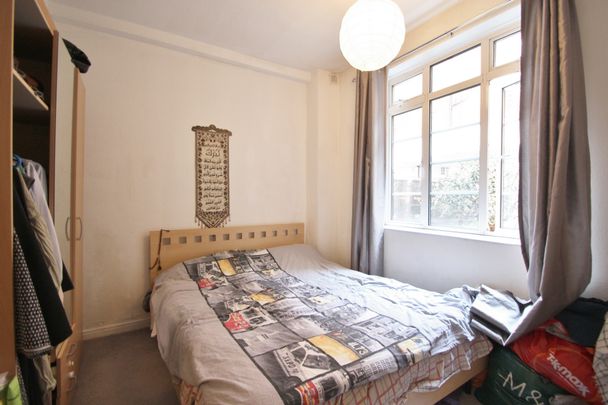 Latymer Court, Hammersmith Road, Hammersmith, London, W6 - Photo 1