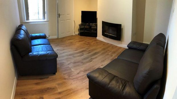 4 bedroom terraced house to rent - Photo 1