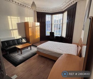 Studio to rent - Photo 2