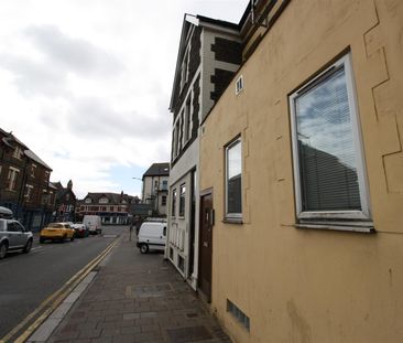 1 Bed Flat To Let On Crwys Road, Cardiff - Photo 2