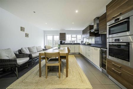 Broom Park, TW11, London - Photo 4