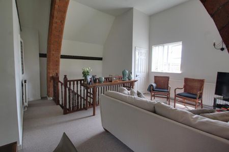 2 bedroom townhouse to rent - Photo 3