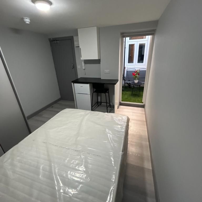 1 bedroom in a house share to rent - Photo 1