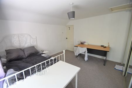 4 bedroom terraced house to rent - Photo 3