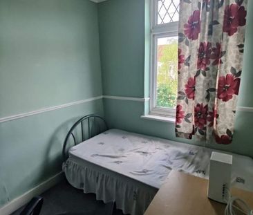 Room in a Shared House, Shirley Gardens, IG11 - Photo 2