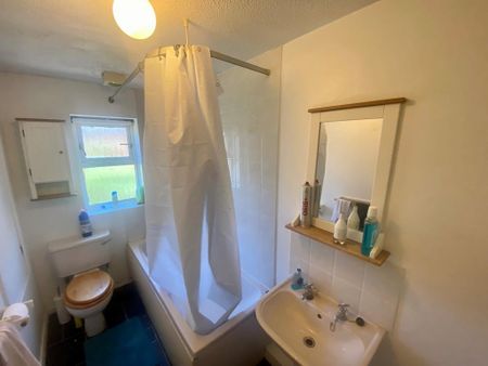 2 bedroom semi-detached house to rent - Photo 5
