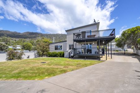 Move in without the hassle of furnishing a home! - Photo 4