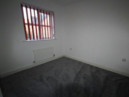 Terraced House to rent on - Photo 5