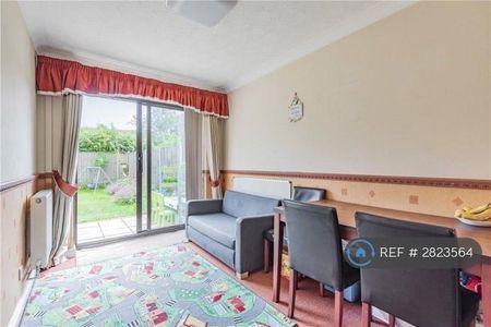 3 bedroom semi-detached house to rent - Photo 5