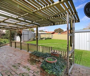 8 Renwick Court, Lavington - Photo 3