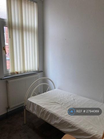 1 bedroom in a house share to rent - Photo 5