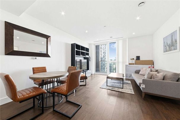 This beautifully appointed one bedroom apartment, extending to 552sq ft, is set within the iconic Maine Tower in the prestigious Harbour Central development. - Photo 1