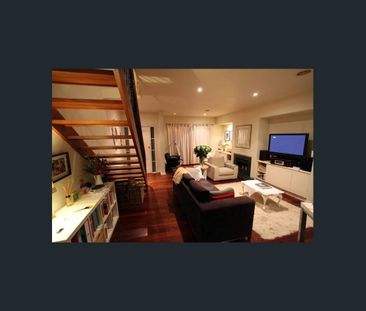 Stylish 2-Bedroom Home in the Heart of Elwood - Photo 3