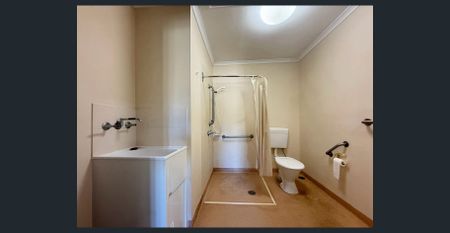 Low-Maintenance Retirement Villa in a Peaceful Community - Photo 5