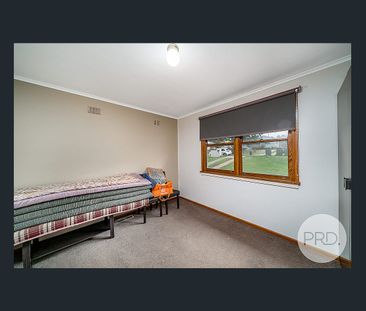 40 Gilmore Avenue, Mount Austin NSW 2650 - Photo 2