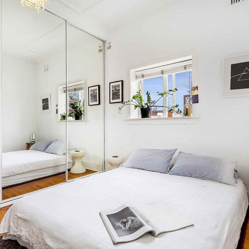 Bright & Sunny Beachside Pad in the Heart of Bondi - Photo 1