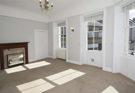 2 Bed Flat - Photo 4
