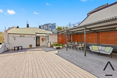 Fully Furnished Chic Art Deco Studio in the Heart of Potts Point - Photo 4