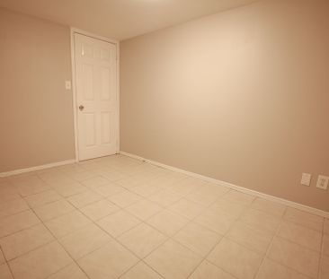 For Lease - 946 Eglinton Avenue, Toronto, Ontario - Photo 4