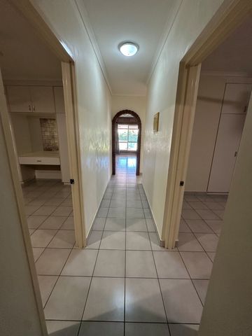 COMFORTABLE & LOW MAINTENANCE LIVING ! - Photo 3
