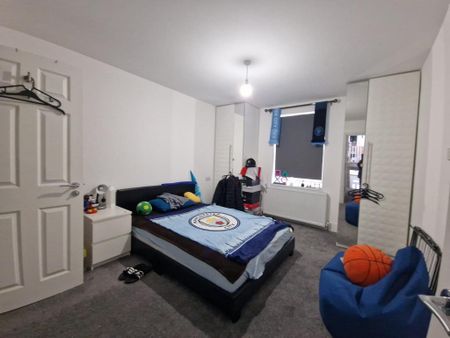 4 bedroom terraced house to rent - Photo 5