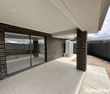 Stylish 4-Bedroom Family Home in Munno Para Downs - Photo 3