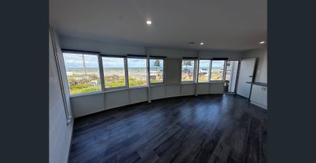 Beachside Unit - Metres Away from the Water - Photo 3