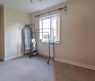 2 bedroom ground floor flat to rent - Photo 4