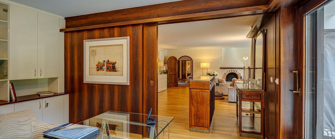 Spacious villa with pool in coveted location Gründwald - Foto 1