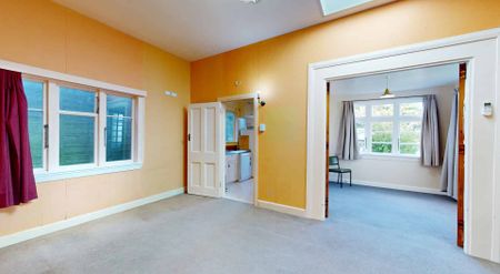 Spacious 5-Bedroom Apartment with Stunning Wellington Views – Kelburn, 6012 - Photo 2