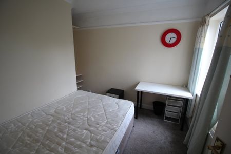 1 bed house / flat share to rent in Goring Road - Photo 5