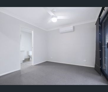 Modern 3 bedroom home with multiple living spaces in fantastic loca... - Photo 2