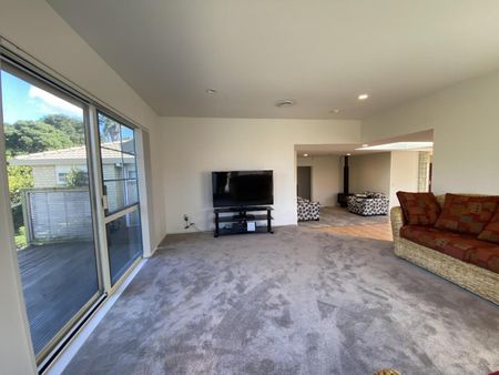 Private, spacious, and designed for modern living - Photo 3