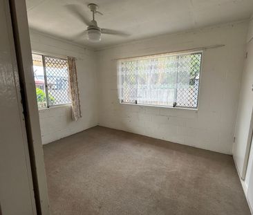 Comfortable 3 bedroom home in a convenient Clinton location! - Photo 2