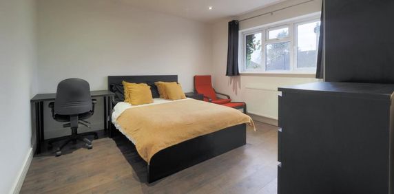 1 bedroom in a house share to rent - Photo 2