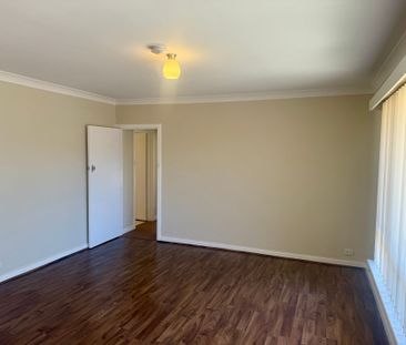 Coastal Living Made Easy – Walk to Scarborough Beach - Photo 2