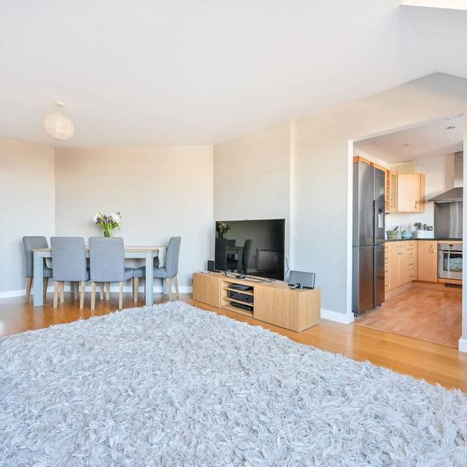 3 bedroom flat to rent - Photo 1