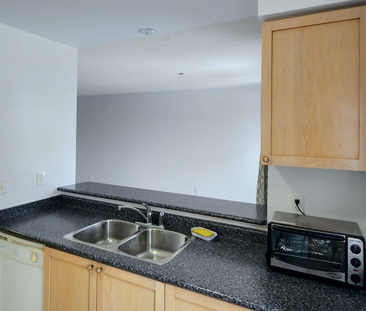 For Lease - 3165 Stornoway Circle, Oakville, Ontario - Photo 2