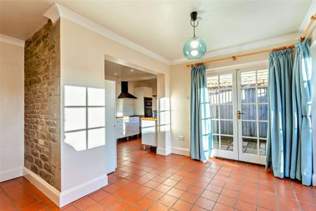 4 bedroom semi-detached house to rent - Photo 3