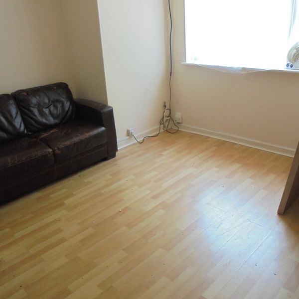 1 Bedroom,Flat,Merridale, Wolverhampton , WV3 9RD£425.00P/M - Photo 1