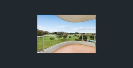 Modern Apartment in Gated Community with Stunning Views - Photo 5