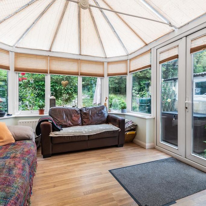 4 bedroom semi-detached house to rent - Photo 1