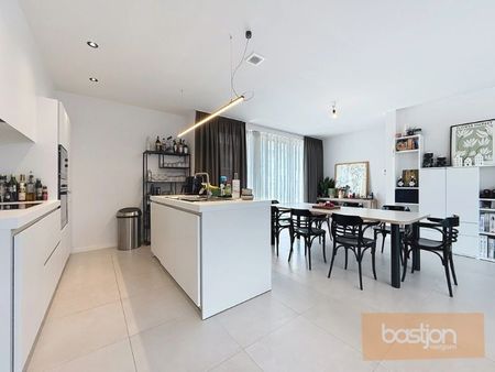 🏡 Uniek triplex appartement te huur in hartje Kortrijk! - Photo 4