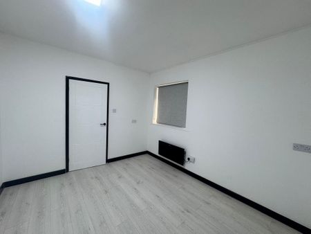 4 bedroom flat to rent - Photo 4