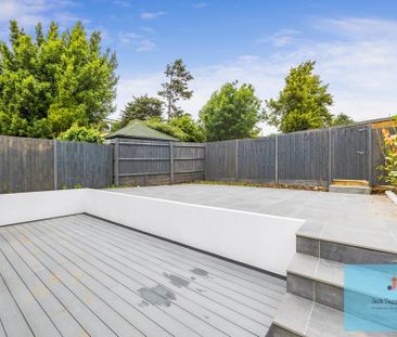 5 bedroom semi-detached bungalow to rent - Photo 3